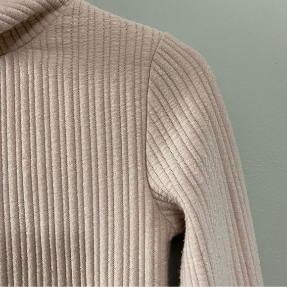 Babaton Aritzia Ribbed Cropped Turtleneck Top - Picture 3 of 16